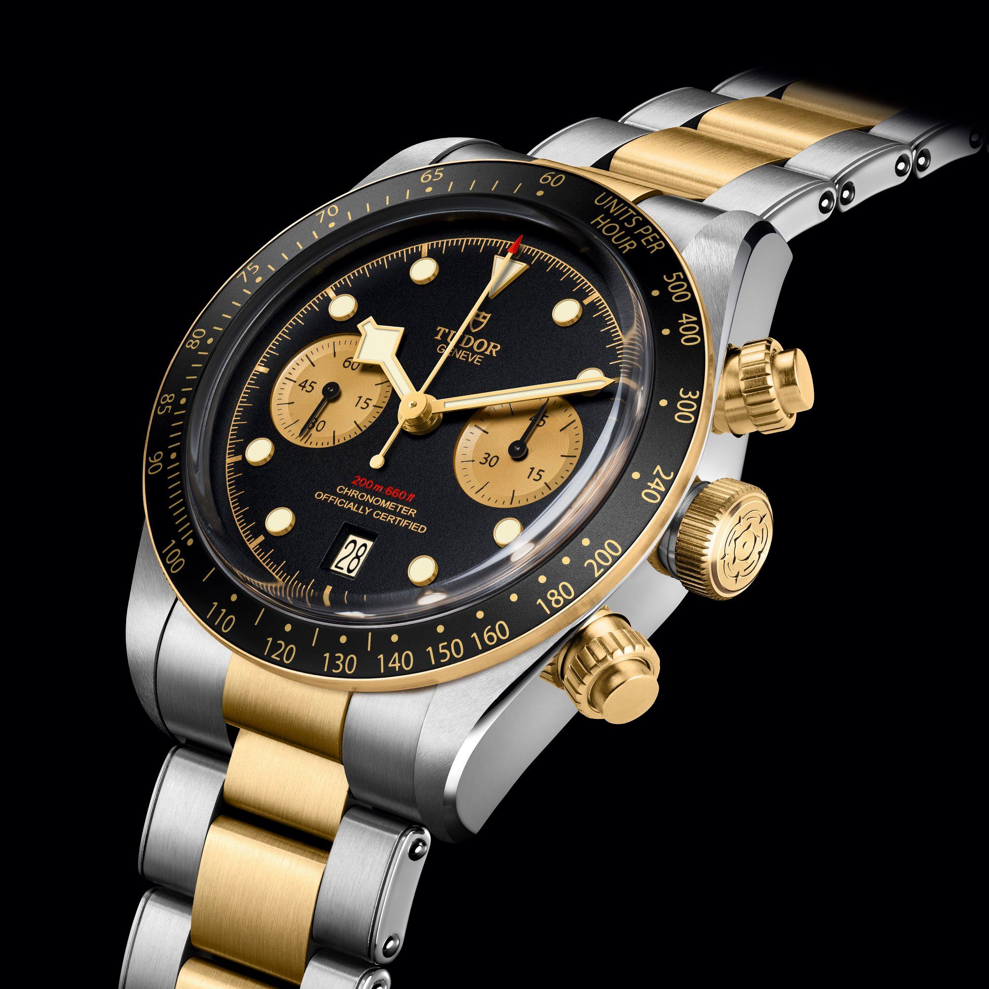 【帝舵TUDOR Black Bay 系列首款計時腕錶 】—— BlackBay Chrono（碧灣計時型），現推出全新黃金鋼款式。 自1970年推出首款計時腕錶Prince Oysterdate以來，帝舵表一直致力研發並製造更多與賽車運動息息相關的腕錶。同樣地，帝舵表與潛水界的聯繫亦由來已久。自1954年起，帝舵表不斷提升其專業潛水腕錶的品質，精益求精，力臻完美。作為對兩大重要領域的探索與致敬，Black Bay Chrono S&G（碧灣計時型黃金鋼款腕錶，S&G是鋼與金英文字母的縮寫，代表腕錶以黃金及鋼材質製成），大膽融合Black Bay系列所代表的潛水錶傳統與賽車界不可或缺的計時錶精髓，既富有運動時尚風格，又洋溢復古懷舊氣息，風格獨具。 - 從陸地到海洋：一款腕表，兩種精神...