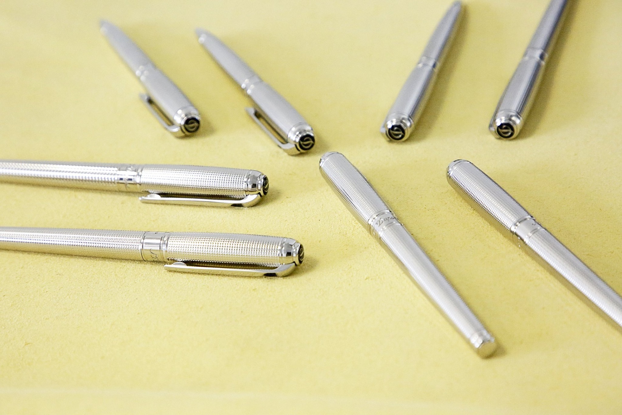 Pass on the gift of writing with our “Line D” pen. Its curved shape and soft lines provide a simple timeless elegance. 