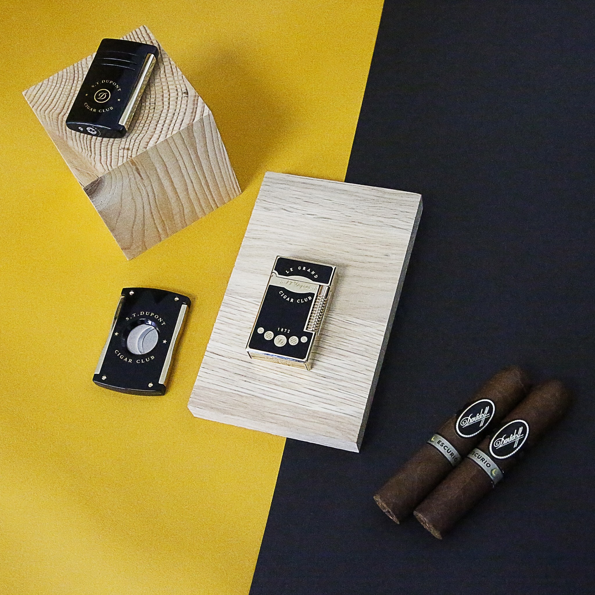 The long-awaited « S.T. Dupont Cigar Club » collection is now available! An entire range of luxury accessories dedicated to the art of smoking :