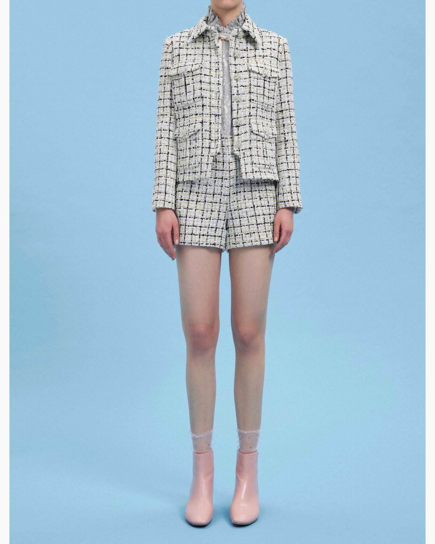 #MOISELLEUniqueness The grass grows greener during Spring time.  Get this refreshing green tweed suit to complete your fresh Spring wardrobe. ... From dreamy dresses to must-have tweed jackets, we've got you covered for Spring 2021 at moiselle.com.hk Deputy CEO and Creative Director Harris Chan @_harris_chan_