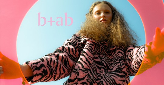 透過時尚色彩和精緻的布料運用，b+ab #PinkLabel 與你於這個冬季打造少女感的街頭造型！ 🛍Shop now: bit.ly/bplusabeshop