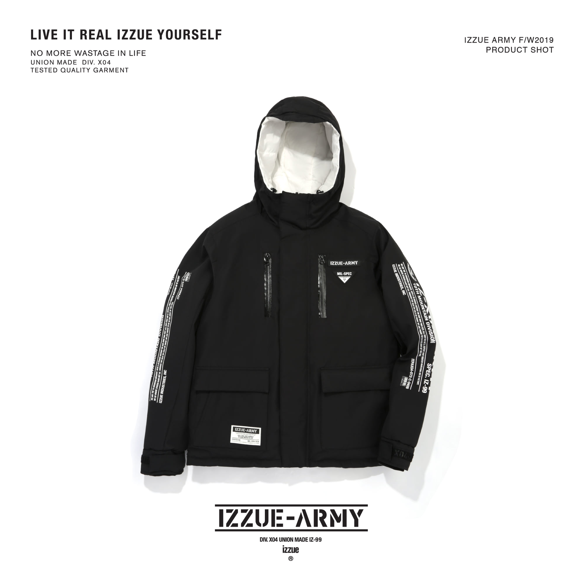 【izzue ARMY 2019冬季系列｜高機能軍事造型】 izzue ARMY LINE 2019冬季系列靈感汲取至高性能軍事衣著級別，設計師特別為冬天準備了集透氣、防風、跣水於一身的外套款式，採用高科技Teflon及Thermolite技術等高功能性的面料注入冬季系列中。 推介單品以外套為主包括新款MA-1外套、撞色軍事風外套、雙面穿著的保暖外套、毛絨中長款外套和各式不同的經典多袋軍褲及衛衣款等。新款MA-1外套以經典款加入間綿及Thermolite技術，令整件外套更為輕身保暖。除此之外更運用了Teflon技術及加入了潛水拉鍊等，加強防水效能，完美打造高性能軍事衣著。