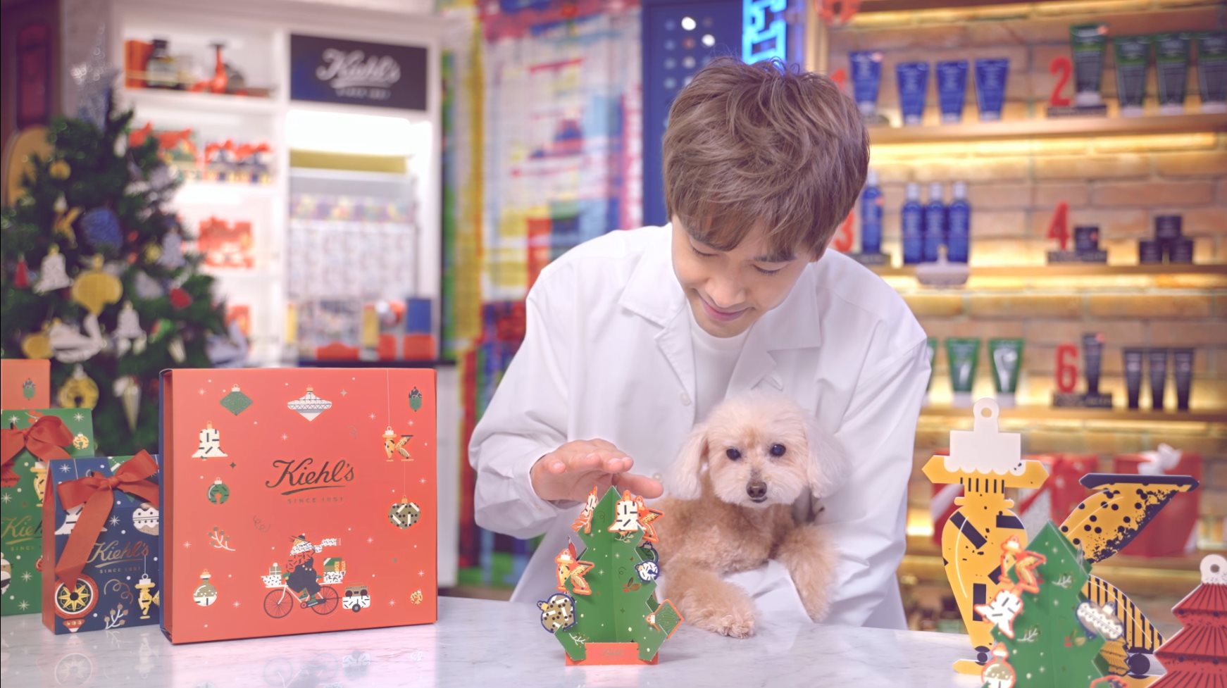 【🎁🎄 Jim X MiuMiu：#GiftWithKiehls 聖誕禮物大挑戰！】  𠵱！今次有首登螢幕嘅嘉賓亮相👉✨少爺占愛犬Miu Miu🐶