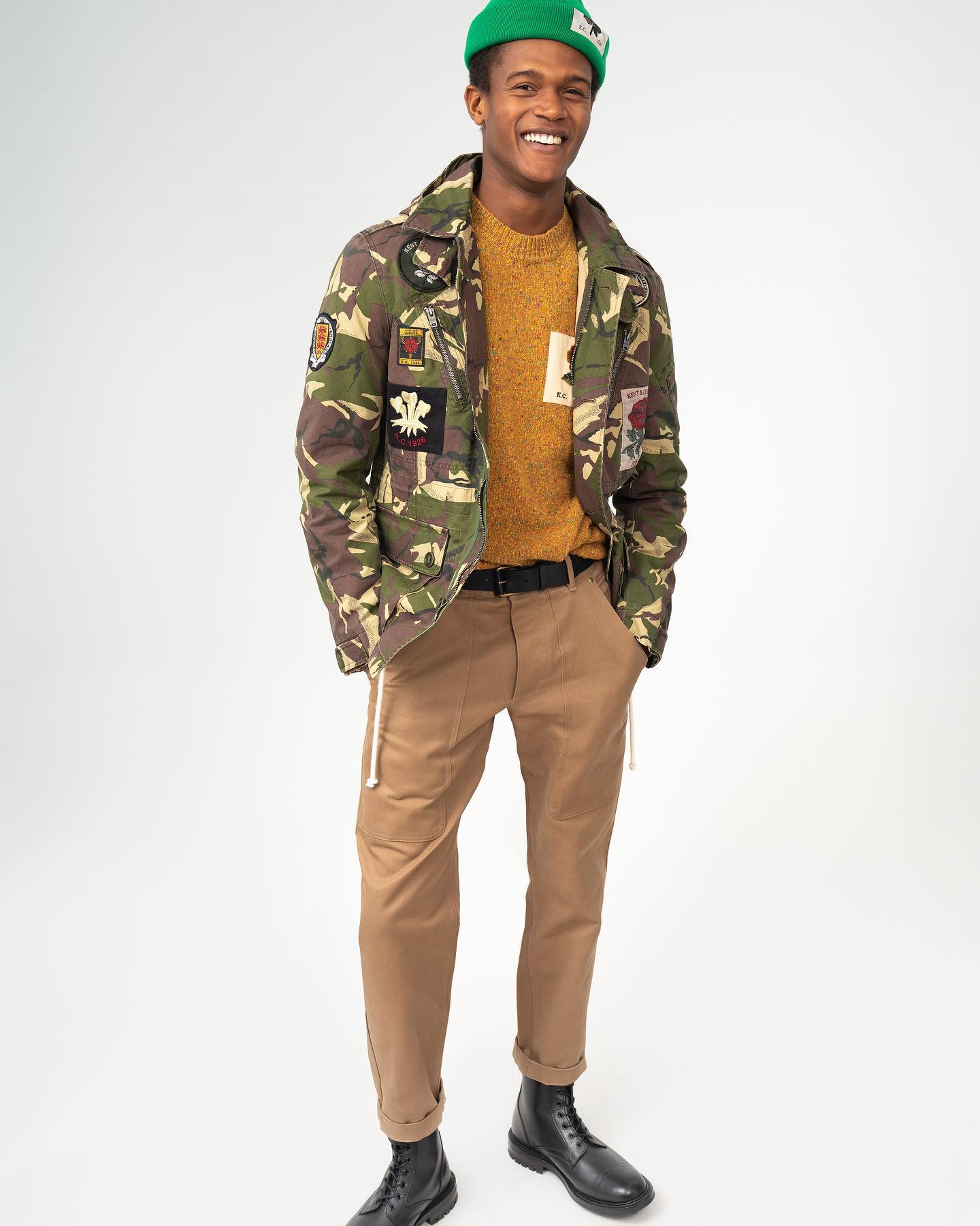 This season’s signature Army Field Jacket in camouflage with a selection of house badges . This versatile and unique piece gives a nod to our military tradition and heritage. Pair it with our mustard colour mélange rose patch jumper to brighten up your winter wardrobe.