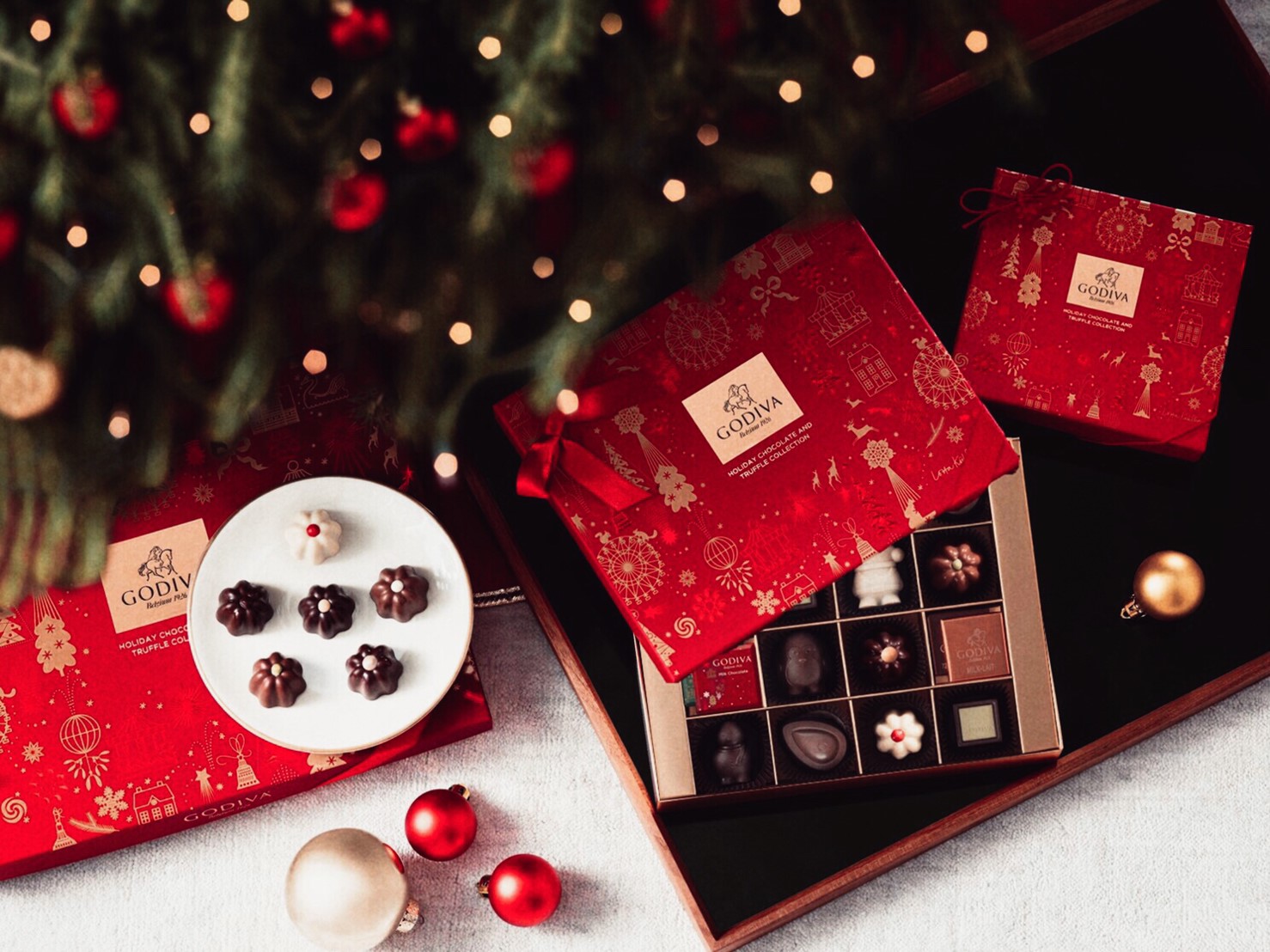 採用了聖誕紅作主色調的GODIVA 2019聖誕巧克力禮盒🎄