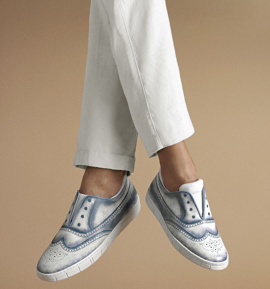 For Spring Summer 2019, the men’s and women’s Shadow sneakers come in light blue in the Simple Beauty by the Sea collection. 