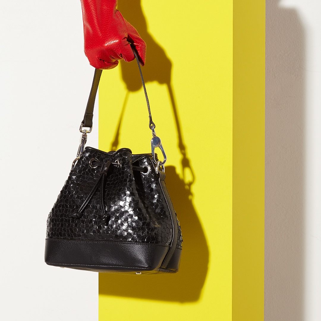 The mini bag Luisa with the woven bark-look leather is the it-bag of the Sporty, Chic & Beautiful Collection. #atestoni #luisabag #accessories #fw1920 #bag #woman ► Follow our Instagram: @a.testoniHongKong...