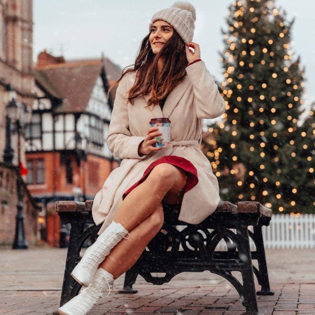 Shake your pom poms, cause Santa comes tonight! 💛 📷: @laurinetiphanie Tap the link in our bio to shop...