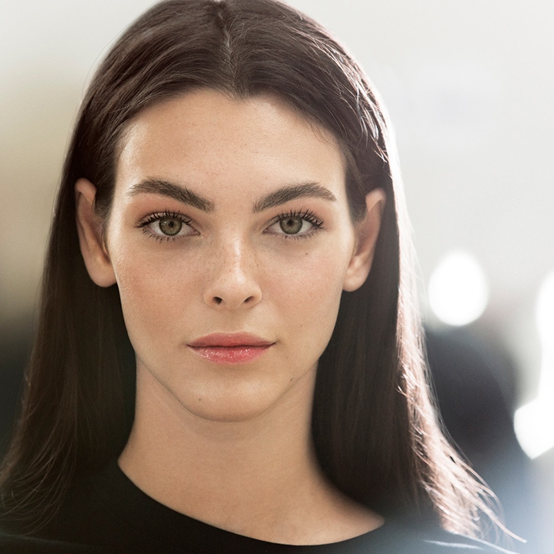 Get the makeup look of the Spring-Summer 2020 Ready-to-Wear  CHANEL show. 
