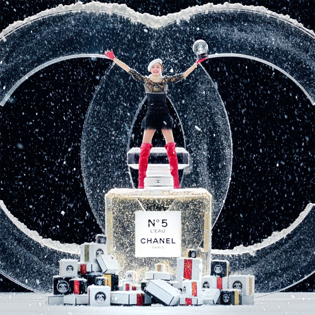 CHANEL is the spirit of Christmas and wishes you a fabulous new year.