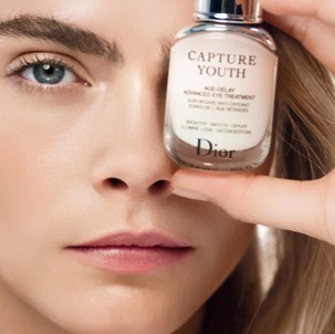 There is so much to see if you open your eyes! Reinforce your skincare regimen using the Capture Youth Eye Care. 