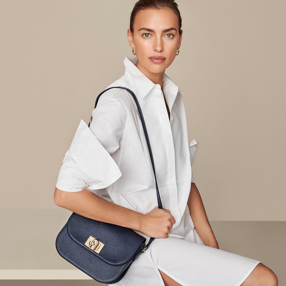 Furla presents the new Spring Summer 2020 campaign. Elegant and naturally enchanting, the supermodel Irina Shayk is wearing the Furla 1927 Crossbody. Photographer and director: Giampaolo Sgura