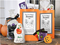 Still figuring out how you’ll be celebrating Halloween this year? 🤔 Create your own Boo Bags 👻 and safely surprise your friends, family and neighbors all month long 🖤 Simply follow the steps below: