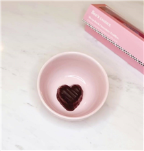 Happy Galentine’s Day! 💘 Raise a truffle and toast to all the lovely ladies in your life 🥂🍫 #GalentinesDay