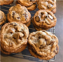 Chocolate chip walnut cookies made with See’s Chocolate Chips...get em’ while they’re hot! Recipe by @kevinaiello 🍪😋 #repost Ingredients: