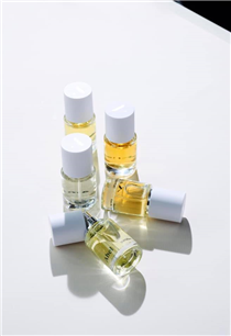 為創造出優質的天然香水, 來自阿姆斯特丹的品牌 Abel 使用100%天然原材料調配。透過加入源自於天然的香氣複合物作為天然分離物, 以及增加天然分離物的濃縮度, 研發出可以持久一整天的全天然香水。你亦可按個人的需要, 與另一款香水混合使用, 以創造屬於你的獨特香氣。 5款香水包括: Pink Iris, Golden Neroli, White Vetiver, Cobalt Amber, Nurture (專為孕婦調配) To create the best natural perfume, Abel from Amsterdam uses 100% natural ingredients in the whole collection