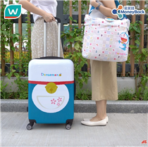【合併使用🤜🏻🤛🏻隨意換樂更方便😉】 當Doraemon25吋隨意行李箱遇上不可思議行李帶連旅行袋…會變成神奇嘅法寶🧐？行李箱配有8輪360度旋轉靜音輪，拖拉靈活；仲備有美國認證TSA密碼鎖，安全可靠👍🏻 配合埋不可思議行李帶連旅行袋使用，輕易將旅行袋套入拉桿，獨特設計，方便實用😆二合為一，就算有幾多嘢拎都無有怕啦🥰依家會員買滿$288再+$88就可以換Doraemon不可思議行李帶連旅行袋🤩 +$488換25吋隨意行李箱，快啲去換購啦！😍festivalwalk