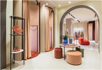 New Opening! A new MAX&Co. boutique has just opened on one of the most popular shopping streets in the historic and beautiful city of Naples. Natural light, contemporary furniture and an open floor plan give our space a concept store feel in the heart of the city. 