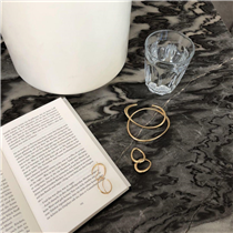 Combining beauty with a strong emotional pull, Jacqueline Rabun’s Offspring jewellery tells powerful stories about human relationships. Explore the Offspring collection: festivalwalk Photo by Style Shiver ...
