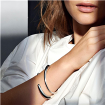Stylish and understated, the Mercy open bangle is the perfect everyday accessory that will stay relevant regardless of fleeting trends.