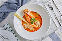 Have you ever thought of putting some Italian ingredients into Thai food?  In Greyhound Café, you can surely enjoy this special taste of Light Tom Yum Soup, serving with river prawn and rivioli