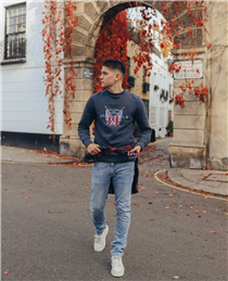@matt_tapley stepping into winter right in our Kingscourt graphic sweat. Make this your your go-to sweatshirt for layering up on colder days 🍂⠀⠀⠀⠀⠀⠀⠀⠀⠀
