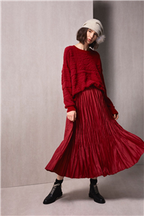 【The Knit Allure - Boussole】秋冬是穿上針織造型的季節，Cocktail Select Shop 特意呈獻擅長以多元化編織技巧打造極具質感針織單品的日本品牌Boussole。工匠選用不同毛線織出層次豐富的上衣及飄逸輕盈的半截裙，讓您以時尚的針織風格散發自身優雅個性魅力。 更多Cocktail單品在Sidefame網店發售﹕