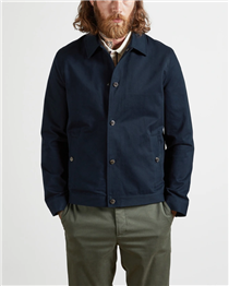 哈靈頓風格夾克讓你看起來休閒又酷。