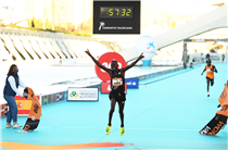 為2020 的跑道上刻寫歷史性一刻。Kandie kibiwott  成為最新的半馬拉松紀錄保持者。 ⏱ 57:32 👟: Adizero Adios Pro —...