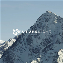 全新FUTUTRLIGHT面料旨在征服嚴酷的戶外環境。可以滿足如Angel Collinson和Nick McNutt這樣專業高山滑雪運動員的需求。 FUTUTRLIGHT面料是一種真正能保持內外乾爽的革新科技。