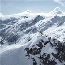 為專業高山滑雪運動設計，滿足運動員Victor de Le Rue 