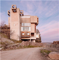 Humans and nature live in harmony at Arcosanti, the location of our summer campaign.