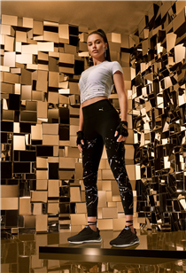 超模Adriana Lima演繹嘅LQDCELL Shatter XT Metal訓練鞋款，採用PUMA專利嘅能量回彈技術，令你喺進行高強度嘅training時，亦可以時刻保持雙腳嘅穩定同感受非一般嘅舒適！