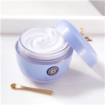 【Beat pollutants this summer】 Packed with strongly antioxidant Japanese purple rice and nourishing botanical extracts, Tatcha’s The Dewy Skin Cream helps to replenish skin moisture and silkiness, while enhancing its natural ability to resist environmental stressors and reducing lines and dullness, leaving skin supple and with a youthful glow. Available at JOYCE Beauty!...  