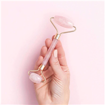 【Let’s get rollin’】 Omorovicza Rose Quartz Facial Roller works like a magic wand to fight off puffiness and dull complexion! The double-ended roller can be used to massage the lymph nodes underneath the ears and on the neck, draining toxins and allowing more blood, hence more oxygen, to the skin. The stimulation encourages your fibroblasts to produce more collagen, a 5-minute-trick each night that fights years off your skin, all in the comfort of your home.     Available at J...OYCE Beauty!  