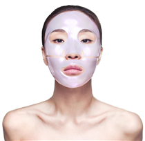 【Be on the bright side】 It’s possible to attain a glowing complexion without the help of makeup, all we need is a little push to get that instant-fairy-dust luminosity! Indulge yourself with brightening face masks to infuse your skin with antioxidants and vitamins, they nourish and hydrate you, while evening skin tone and reducing redness
