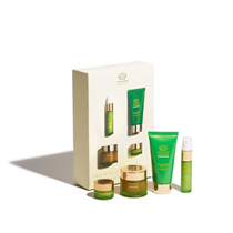【Tata Harper Has the Perfect Present for Natural Beauties this Christmas】 Tata Harper Skincare 100% natural kit of green beauty essentials features four holiday-ready treasures packed with hyper-potent ingredients free from GMOs, toxins, fillers, artificial colours, artificial fragrances, and synthetic chemicals