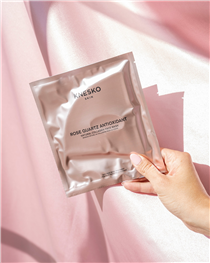 【Slow-wave sleep to the max】 While getting a good night sleep is definitely a luxury, it is still a much better alternative to expensive skin treatments, trying to rectify the problems caused by sleep deprivation in the first place! Make the most out of your slow-wave sleep with Rose Quartz Antioxidant Collagen Face Mask from KNESKO SKIN, where your skin repairs itself at its highest efficiency! Each sheet contains one full fluid ounce (nearly 30 ml) of rose quartz serum, rev