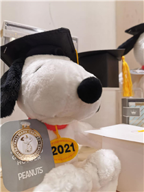 今個學年返學嘅日子好少...但畢業嘅儀式感都係要有！🎓💐用畢業系列Snoopy作為禮物🎁，獎勵吓為學業努力嘅你同朋友啦！💪🏻