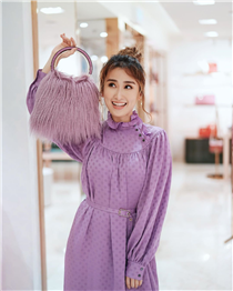 👀 spotted: the purple glamor of Leanne Fu 符曉薇 with betty fur swag bag 💜Alicehaha looking super cute with her bowie velvet bag 😍