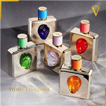 【迷人香薰 注入藝術靈魂】 VALMONT Storie Veneziane濃香薰系列，以醉人香氣，引領你走進浪漫之都 —— 威尼斯，欣賞極緻工藝。 香水瓶設計受神秘的威尼斯面具啟發，以世界聞名的Murano Glass穆拉諾玻璃工藝，人手精製而成。彩色透亮的五支香水，盛載着動人心弦的城市故事，綻放懾人魅力。... #VALMONTHongKong #VALMONTcosmetics #ART #Venice 