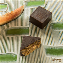 當黑巧克力的香濃🍫和焦糖果味🍯的甜度互相平衡，會幻化成甚麼驚喜？無花果、奶油和意大利軟芝士完美地拼湊成軟心無花果巧克力✨！