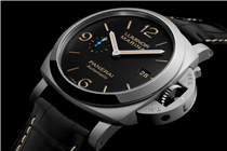 PANERAI【LUMINOR MARINA: 舉足輕重的小秒盤】 Luminor Marina是膾炙人口的沛納海錶款之一，9點鐘位置設小秒盤顯示是眾多沛納海腕錶的鮮明特徵之一，尤其在Luminor Marina腕錶上，充分彰顯風範。