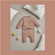 Cosy and comforting, this new collection features our snuggliest pieces yet: from snowsuits to sleeping bags and soft rompers in organic cotton. Available exclusively online. Shop baby: festivalwalk