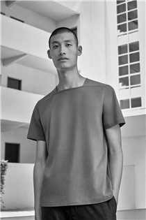 Inspired by geometric design. With a square neck, clean lines and a structured finish, this elevated T-shirt is a contemporary take on a casual staple piece.​ Discover the archive: festivalwalk