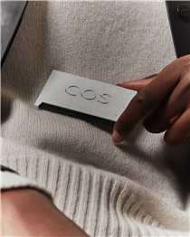 Cashmere care​ Cherish your cashmere for years to come. Receive a complimentary cashmere comb when you spend £130 / €150 / 1500 SEK on COS cashmere, excluding accessories. 