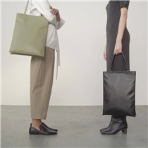 The leather tote bag: ​Wear across body, handheld, or on the shoulder - our multifunctional bags are adaptable to your day. ​ Shop large leather tote: festivalwalk