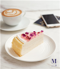 長周末及復活節假期準備出外旅遊？登機前來 Lady M 香港國際機場店享用精緻的蛋糕套餐，挑選你喜愛的千層蛋糕，配以拉花咖啡或鮮奶茶， 以甜蜜氣氛展開你的悠閒假期吧！