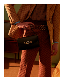 Paired with a Gucci Zumi mini bag, the leather belt with Double G buckle continues to define looks by Alessandro Michele. Gucci Editorial by Men’s Uno China March 2019. Discover more on.gucci.com/_WomenBelts.
