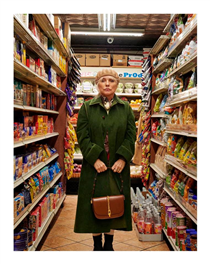 Starring Debbie Harry by Noah Baumbach, ‘The Directors Issue’ by W Magazine features Debbie Harry in Gucci Spring Summer 2020 by Alessandro Michele. In the first image, Debbie Harry carries the new Gucci Sylvie 1969 leather shoulder bag with adjustable strap and gold-toned narrow chain and buckle. 